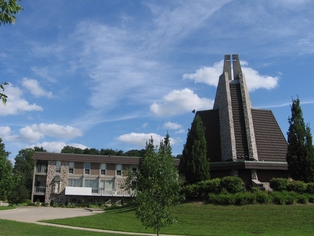 Resurrection College założony w 1962 r., Waterloo, Ontario, Kanada.