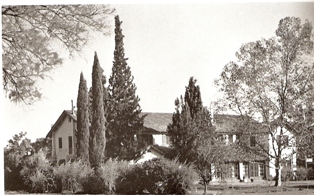 Newman High School założone w 1947 r. w Fontanie, California, USA.